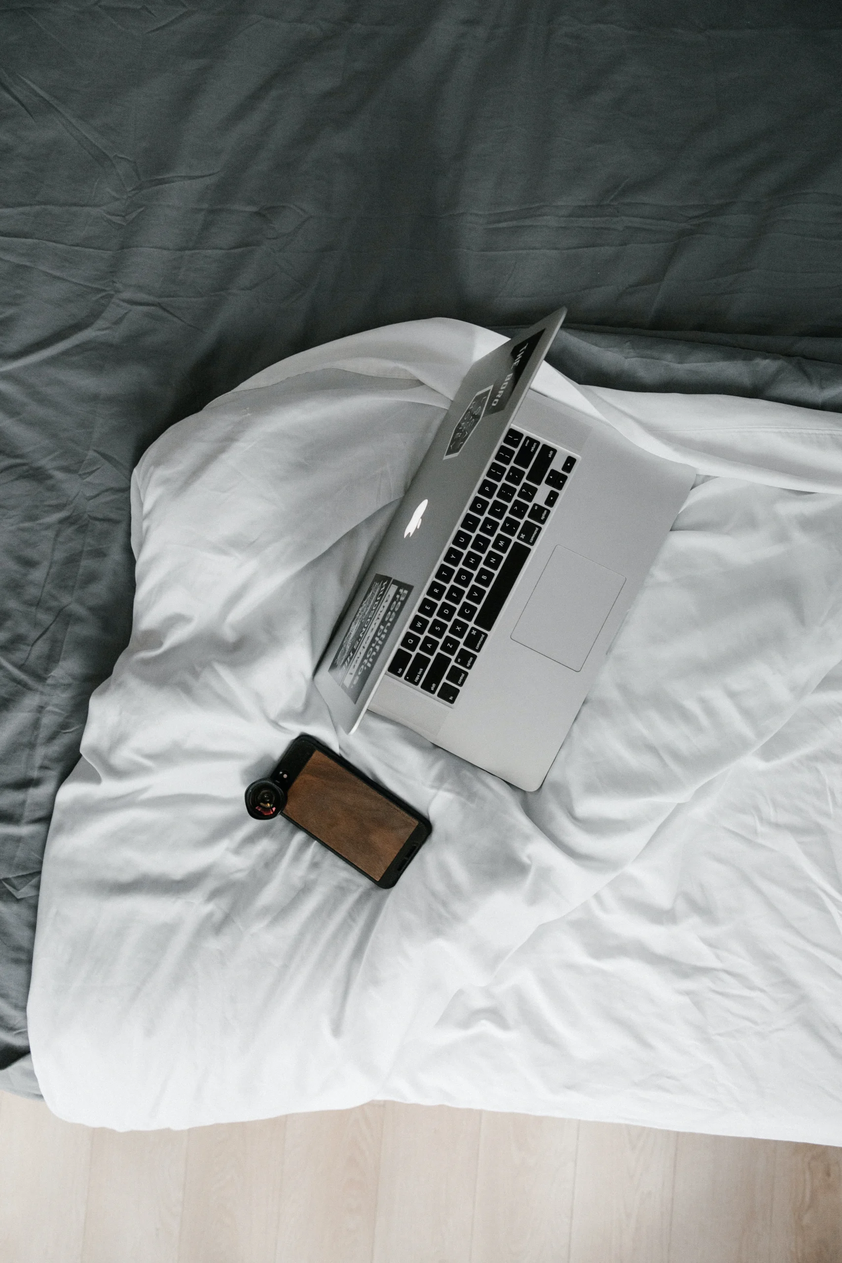 laptop-and-phone-on-the-bed